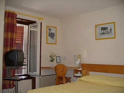 Hotel D'anthy 3*